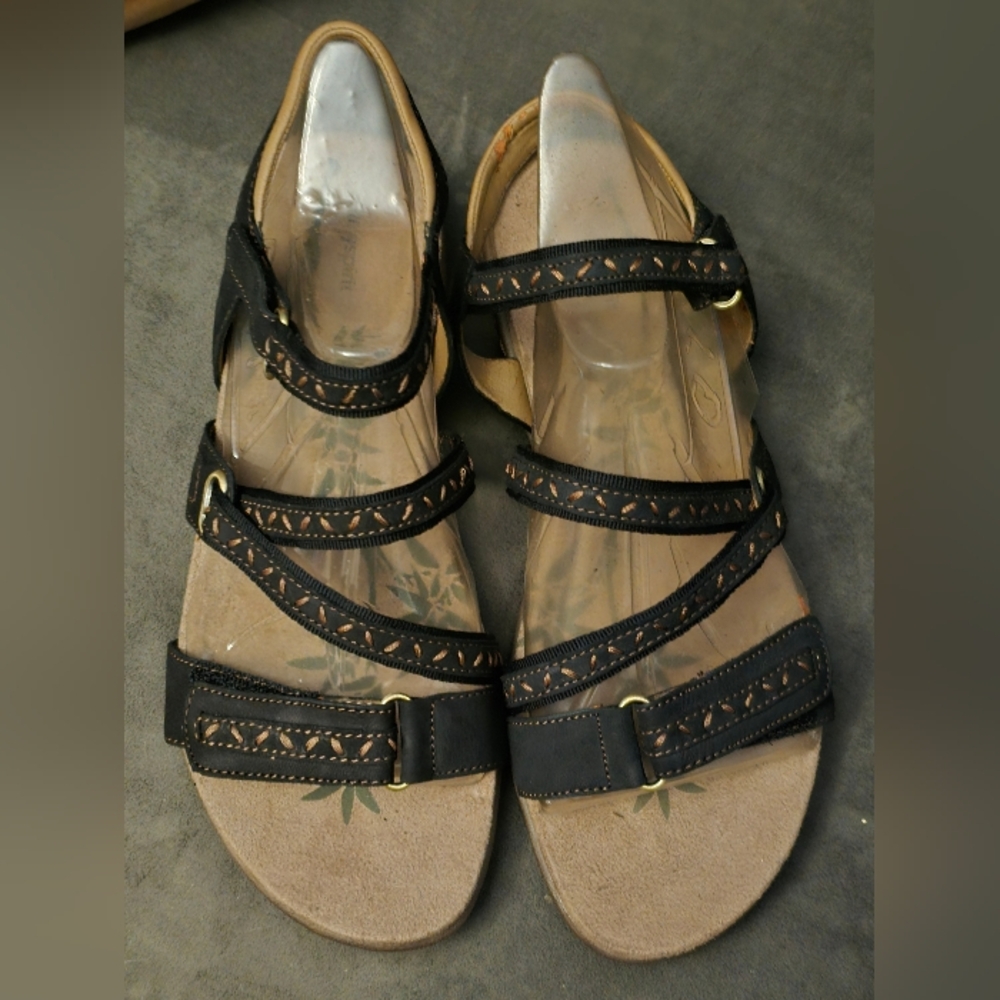 Easy Spirit Black Strappy Sandals